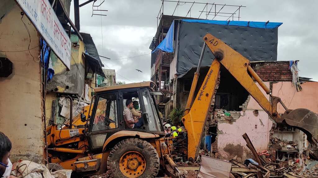 Eleven dead, including eight children, in Mumbai building collapse
