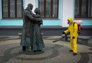 Russian regions announce fresh COVID-19 curbs amid surge in cases