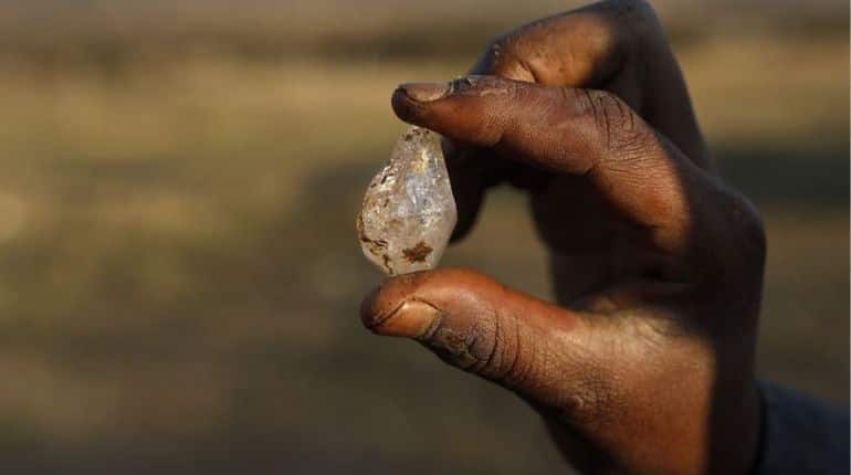 'Diamonds' that caused mass-hysteria in South Africa turn out to be quartz 'Diamonds' that caused mass-hysteria in South Africa turn out to be quartz