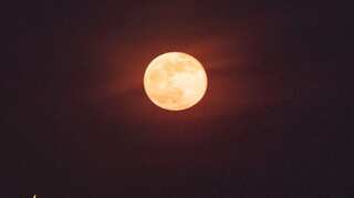 US wildfires turn full moon orange