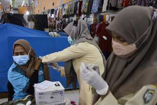 Indonesia grapples with coronavirus surge amid record hospitalisations