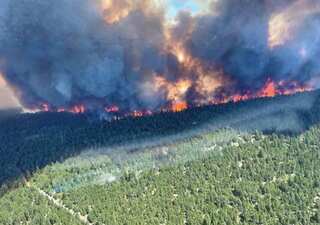 Approximately 1,000 evacuated as Canadian fires engulf town