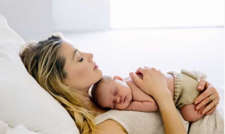 Amber Heard secretly welcomes baby girl via surrogacy, shares first picture