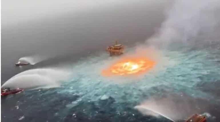 Watch: Ocean caught on fire as oil pipeline ruptures in Gulf of Mexico; Twitter reacts Watch: Ocean caught on fire as oil pipeline ruptures in Gulf of Mexico; Twitter reacts