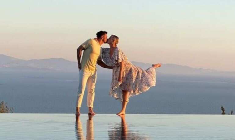 In pics: Katy Perry and Orlando Bloom share passionate kiss in a dreamy location