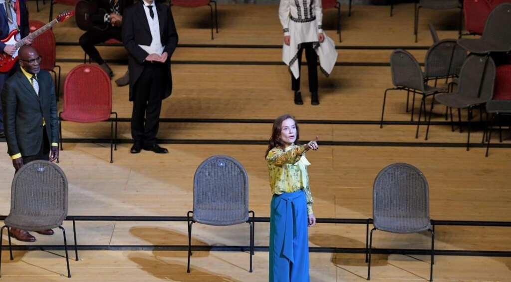 Avignon masks up for return of feted French theatre festival