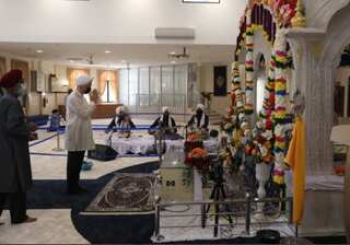 Watch: Singapore's Prime Minister dons a turban and greets Sikhs with 'Sat Sri Akaal'