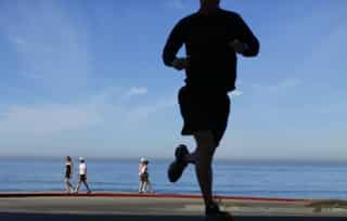 Chinese man's lungs collapsed after running with facemask