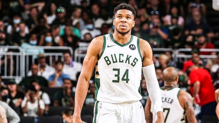 Phoenix Suns beat Milwaukee Bucks to take a 2-0 lead in the NBA Finals Phoenix Suns beat Milwaukee Bucks to take a 2-0 lead in the NBA Finals