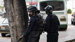 Gunfights between gangs and police close major roads in Caracas