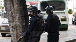 Gunfights between gangs and police close major roads in Caracas