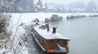 How Kashmir is losing its houseboat heritage