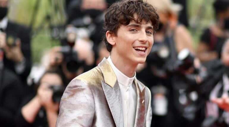 Timothee Chalamet shines in silver suit as he makes his Cannes debut Timothee Chalamet shines in silver suit as he makes his Cannes debut