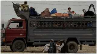 Pakistan allows thousands to cross into Afghanistan through border
