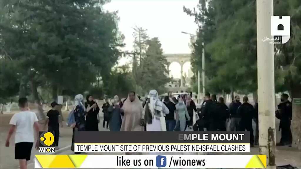 Palestinian worshipers clash with Israeli police at Temple mount