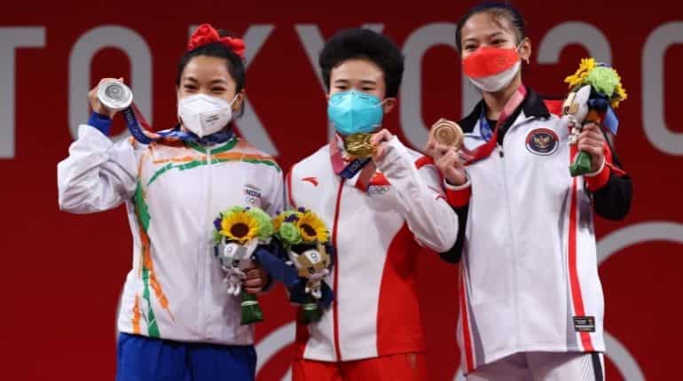 Tokyo Olympics: Mirabai Chanu wins India's first medal in Weightlifting Women's 49kg category Tokyo Olympics: Mirabai Chanu wins India's first medal in Weightlifting Women's 49kg category