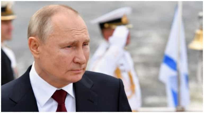 Putin talks of 'lethal strike' during Russian warship parade