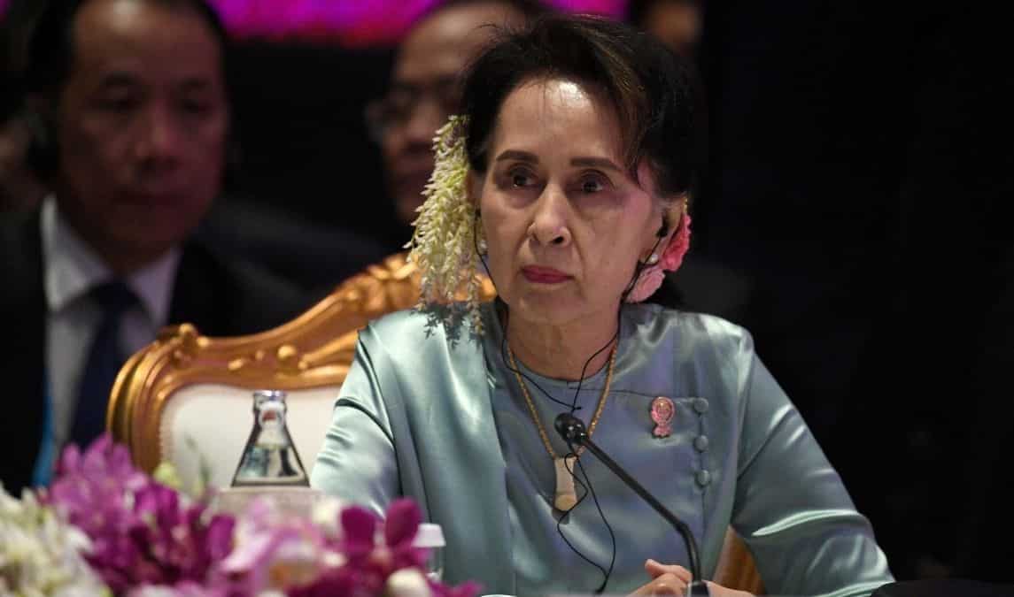 Suu Kyi's trial begins
