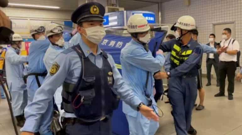 Knife attacker on Tokyo commuter train wanted to kill 'happy women': Report Knife attacker on Tokyo commuter train wanted to kill 'happy women': Report