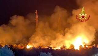 Italy firefighters battle 500 blazes after record heat