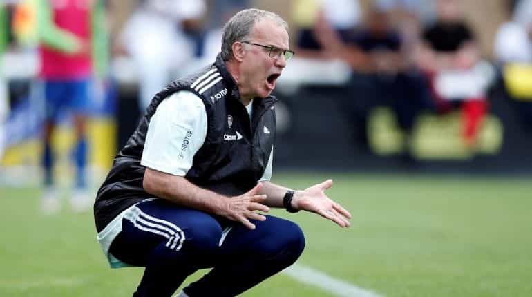 Football - Contract situation 'resolved', says Leeds boss Bielsa