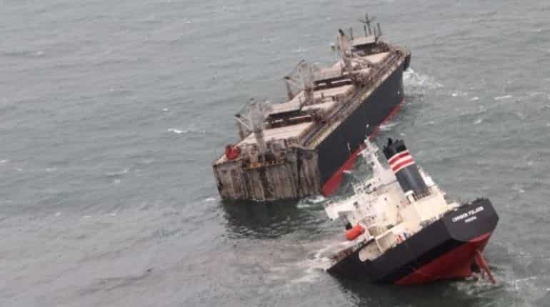 Watch: 39, 910-tonne ship splits in two and spills oil off Japan's coast Watch: 39, 910-tonne ship splits in two and spills oil off Japan's coast