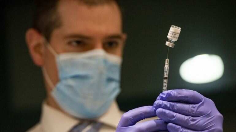 Cyprus to give booster jab to over 65s