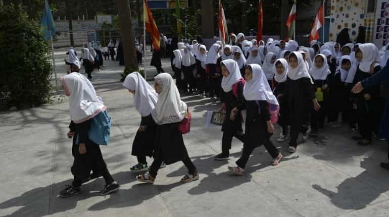 Afghan girls return to school in Herat after Taliban takeover