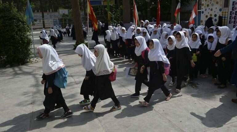 Afghan girls return to school in Herat after Taliban takeover