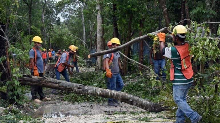 Storm Grace lashes Caribbean coast, enters Gulf of Mexico