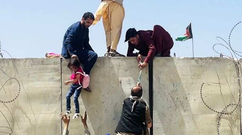 Heartbreaking: Desperate Afghan mothers throw children over Kabul airport fence in bid to escape Taliban Heartbreaking: Desperate Afghan mothers throw children over Kabul airport fence in bid to escape Taliban