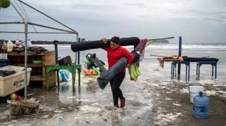 Hurricane Grace batters Mexico for second time