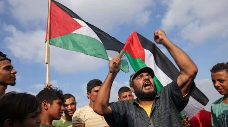 Israel fires on protesting Palestinians in Gaza, 24 wounded Israel fires on protesting Palestinians in Gaza, 24 wounded