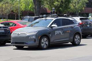 A secret weapon for self-driving car startups: Humans