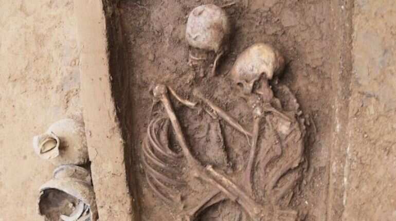'Eternal love locked in an embrace': 1,500-year-old remains of a Chinese couple discovered 'Eternal love locked in an embrace': 1,500-year-old remains of a Chinese couple discovered