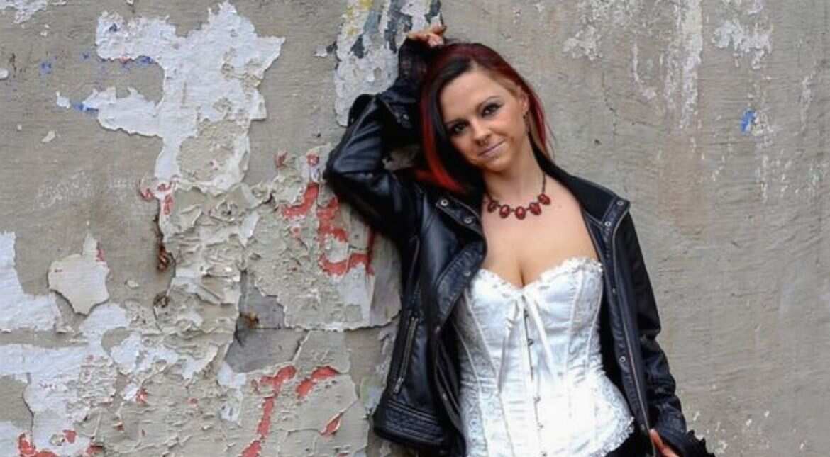Model attacked by leopards in Germany during photoshoot Model attacked by leopards in Germany during photoshoot