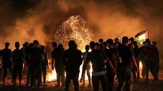 Gaza protesters clash with Israeli troops near the border