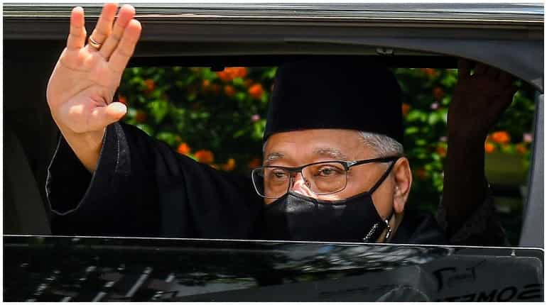 Malaysia PM comes in contact with Covid patient, in quarantine now Malaysia PM comes in contact with Covid patient, in quarantine now
