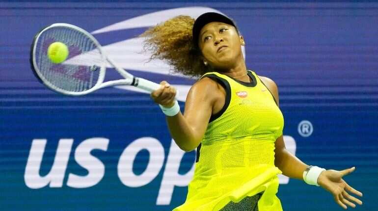 Naomi Osaka the 'entertainer' kicks off US Open title defence with straight sets win