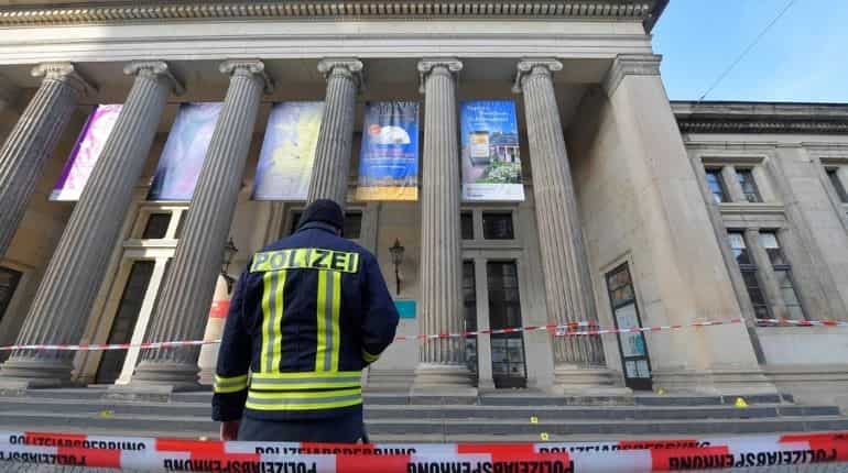 Germany: 6 men charged for stealing 18th century jewels from Green Vault museum Germany: 6 men charged for stealing 18th century jewels from Green Vault museum