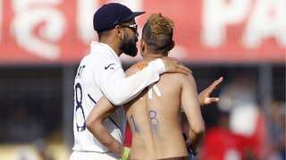 Throwback: When Virat Kohli saved pitch invader from security personnel during a Test match - Watch