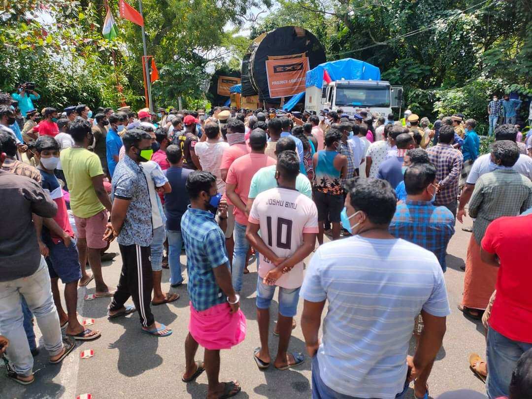 Head-load workers and locals block ISRO’s cargo and demand money for unloading Head-load workers and locals block ISRO’s cargo and demand money for unloading