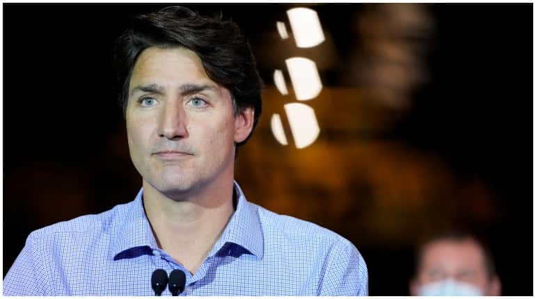 Canada polls: Trudeau goes on the offensive weeks before election