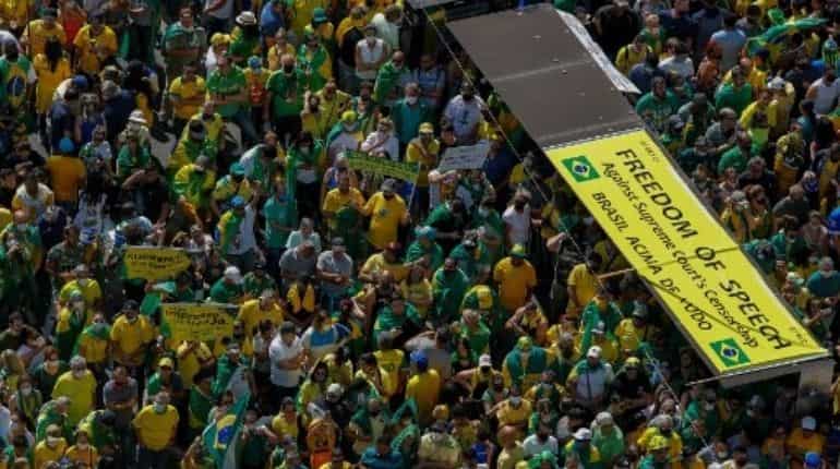 Pro-Bolsonaro protesters break down Brasilia police blockade