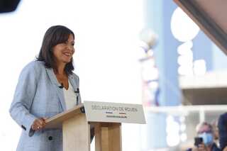 Paris mayor Hidalgo announces French presidential bid