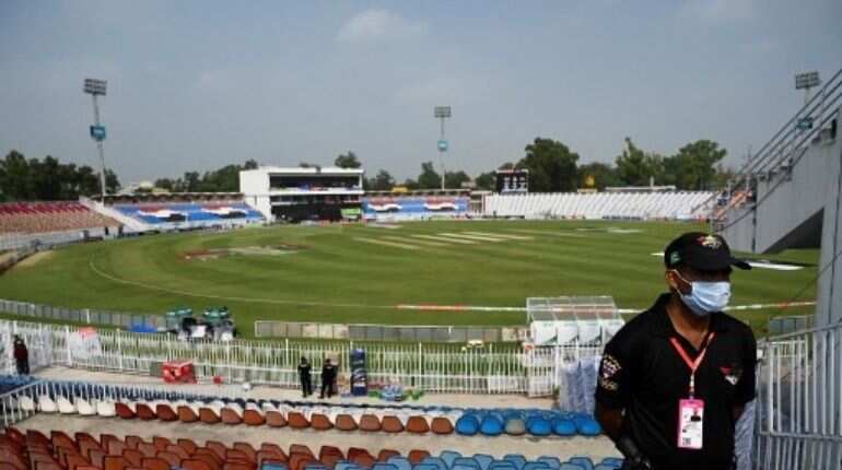 Watch: Pakistan security forces and bomb disposal squad monitor stadium after New Zealand abandon tour Watch: Pakistan security forces and bomb disposal squad monitor stadium after New Zealand abandon tour