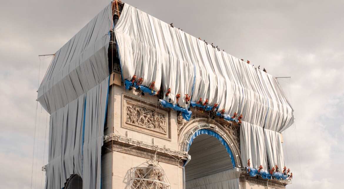 Wrapped Arc de Triomphe is Christo’s fleeting gift to Paris Wrapped Arc de Triomphe is Christo’s fleeting gift to Paris