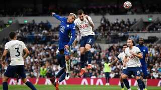 Classy Chelsea crush Tottenham to go joint top