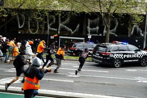 Melbourne anti-Covid vaccine protests turn violent as police fire pepper balls, smoke bombs Melbourne anti-Covid vaccine protests turn violent as police fire pepper balls, smoke bombs
