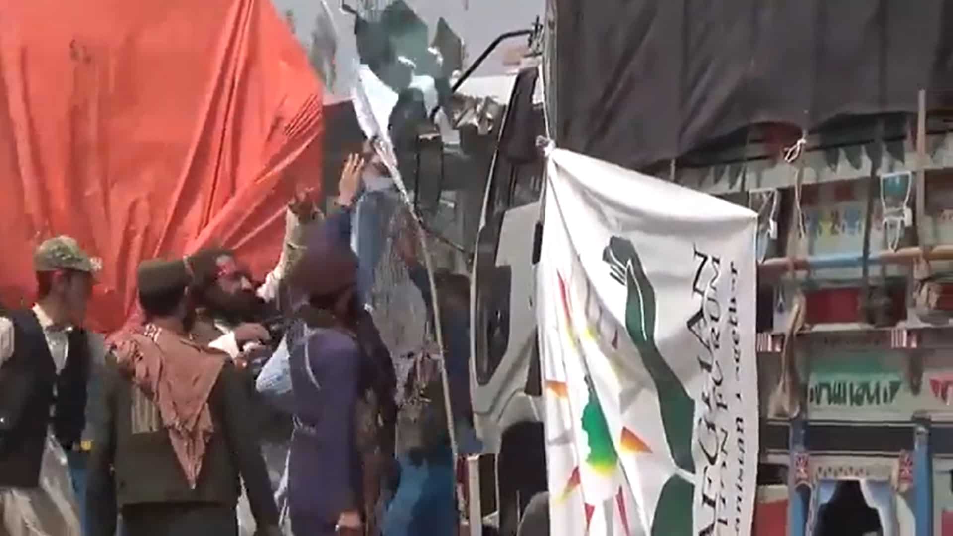 Taliban fighters rip off Pakistani flag from truck carrying aid, 4 arrested Taliban fighters rip off Pakistani flag from truck carrying aid, 4 arrested